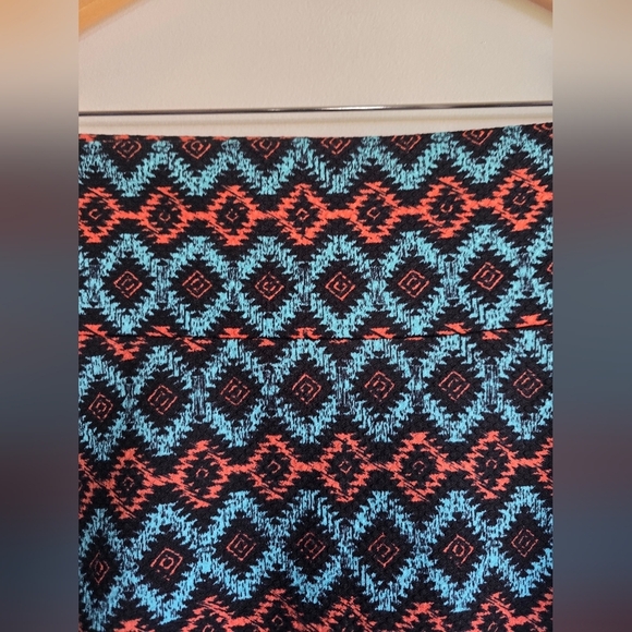 Lularoe, Cassie Skirt , Geo Print, Size Small - Picture 4 of 7